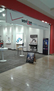 Mission Viejo, California Verizon store located within shopping mall. 