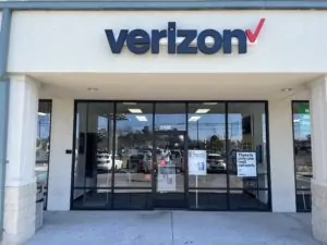 Boaz, Alabama Verizon store showing exterior storefront windows and main doorway