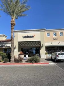 Casa Grande, Arizona Verizon store in shopping plaza with tall palm tree outside entrance.