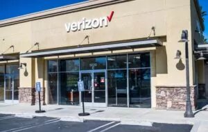 Chatsworth, California Verizon store situated on corner of shopping plaza.