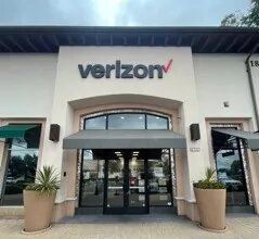 Chula Vista, California Verizon store with potting plants and an awning above the door and signage above.