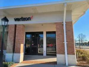 Verizon store in Foley, Alabama showing entrance was of brick building and store front doorway.