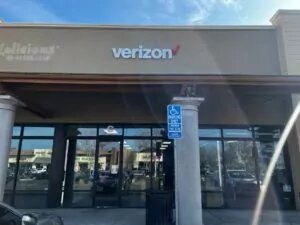 Los Banos, California Verizon store in shopping center with storefront glass windows and doors.