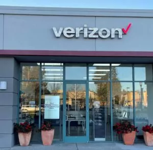 Pleasant Hill, California Verizon store with large storefront glass.