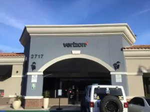 Simi Valley, California Verizon store in large shopping center with large arch above door.