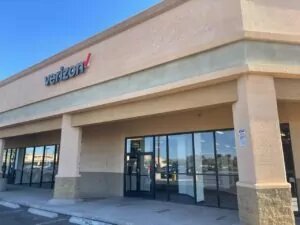 Tucson, Arizona Verizon store on corner of shopping plaza with Columns and signage above building.