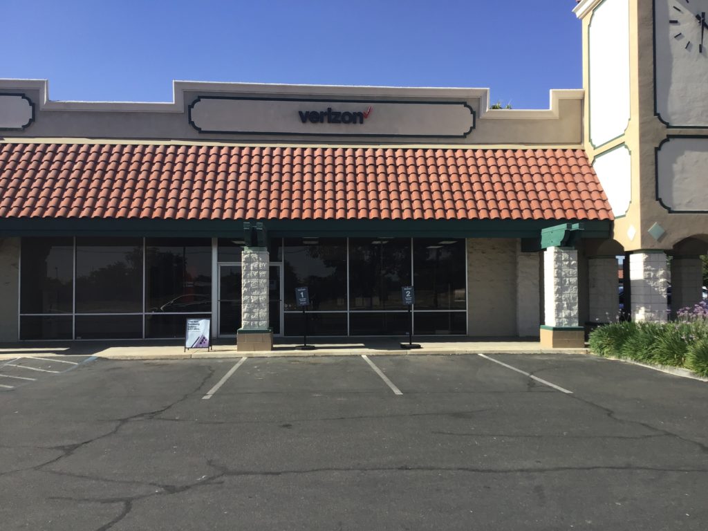Exterior of Victra Verizon Authorized Retail Store in Reedley, CA.