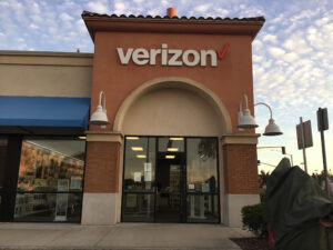 Atascadero, California Verizon store with red brick entry way. 