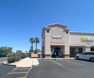 Gilbert, Arizona Verizon store on Gilbert Road shopping plaza corner building