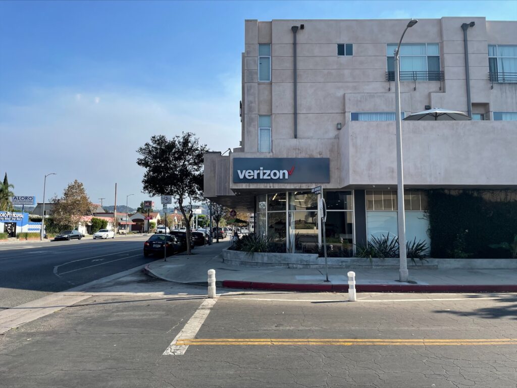Verizon Location - Studio City, Laurel Canyon, CA