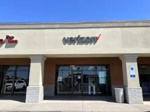 Verizon store located in center of shopping plaza with signage above storefront door.