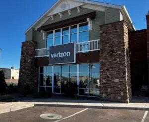 Taylor, Arizona Verizon store stand alone building with beautiful brick and 2nd floor terrace