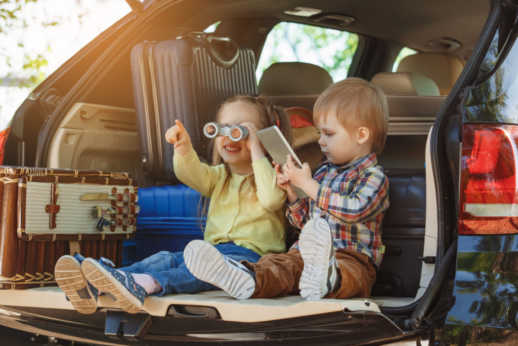 kids getting ready for road trip