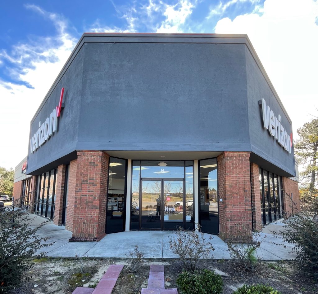 Exterior of Victra Verizon Authorized Retail Store in Auburn, AL.