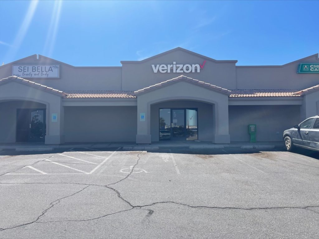 Exterior of Victra Verizon Authorized Retail Store in Kingman Stockton, AZ.