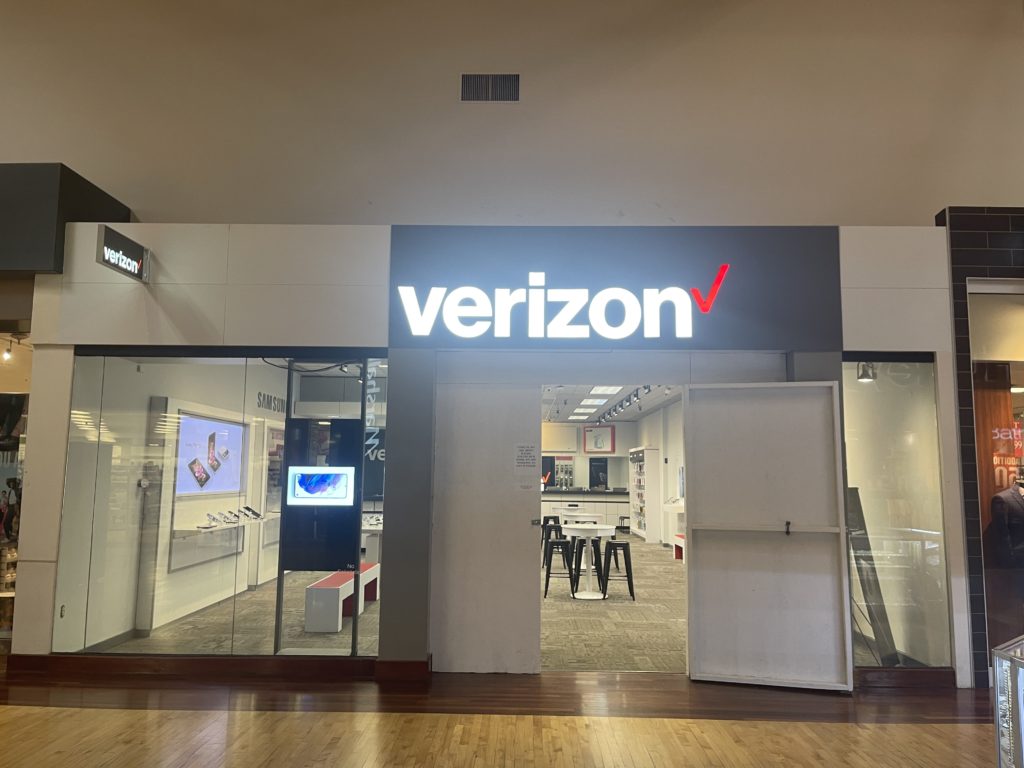 Exterior of Victra Verizon Authorized Retail Store in Tempe Mall 350, AZ.