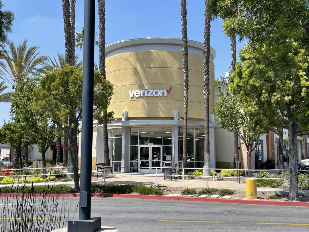 Exterior of Victra Verizon Authorized Retail Store in Whittier Whittier, CA.