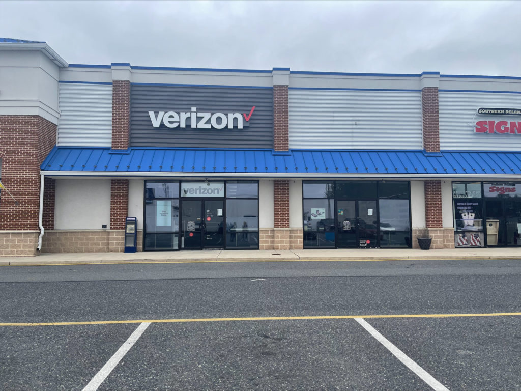 Exterior of Victra Verizon Authorized Retail Store in Lewes, DE.