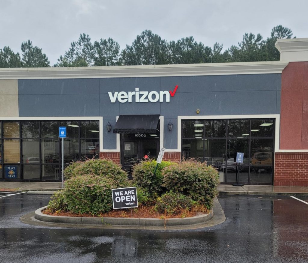Exterior of Victra Verizon Authorized Retail Store in Pooler, GA.
