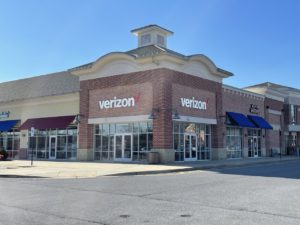 Exterior of Victra Verizon Authorized Retail Store in Edgewater, MD.