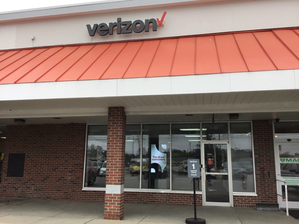 Exterior of Victra Verizon Authorized Retail Store in Windham, ME.