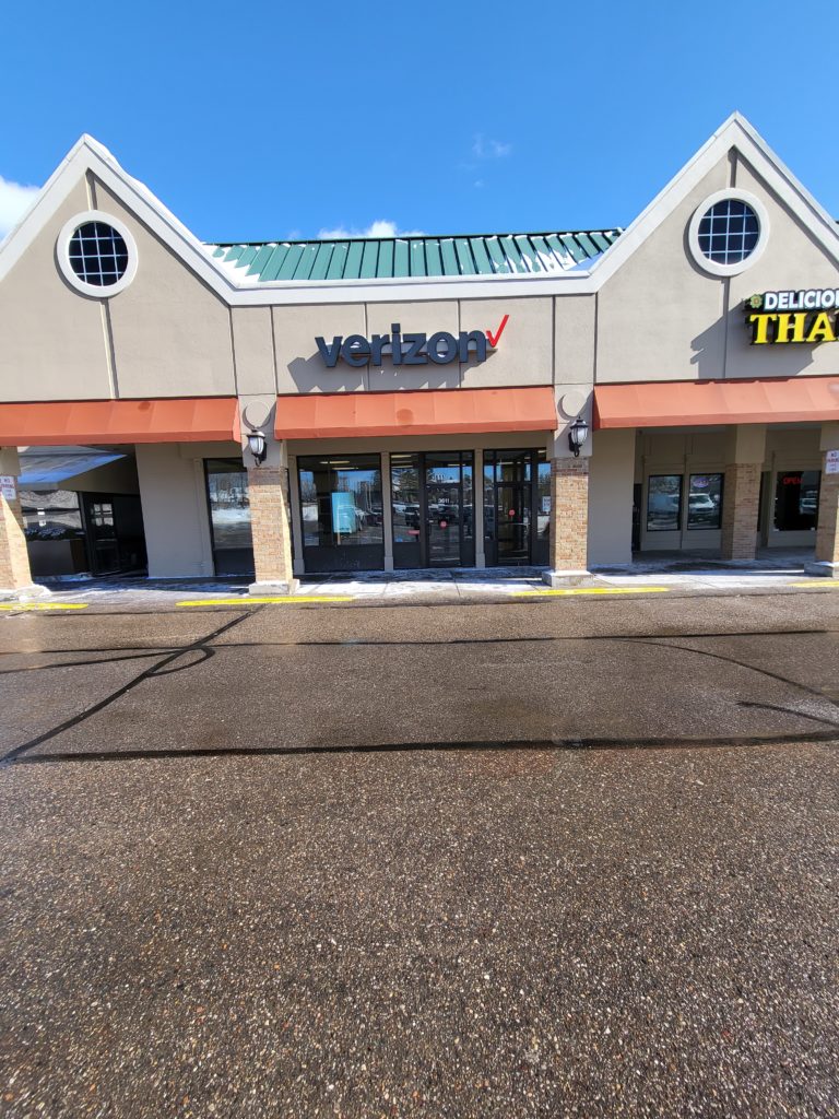 Exterior of Victra Verizon Authorized Retail Store in Bloomfield Township, MI.