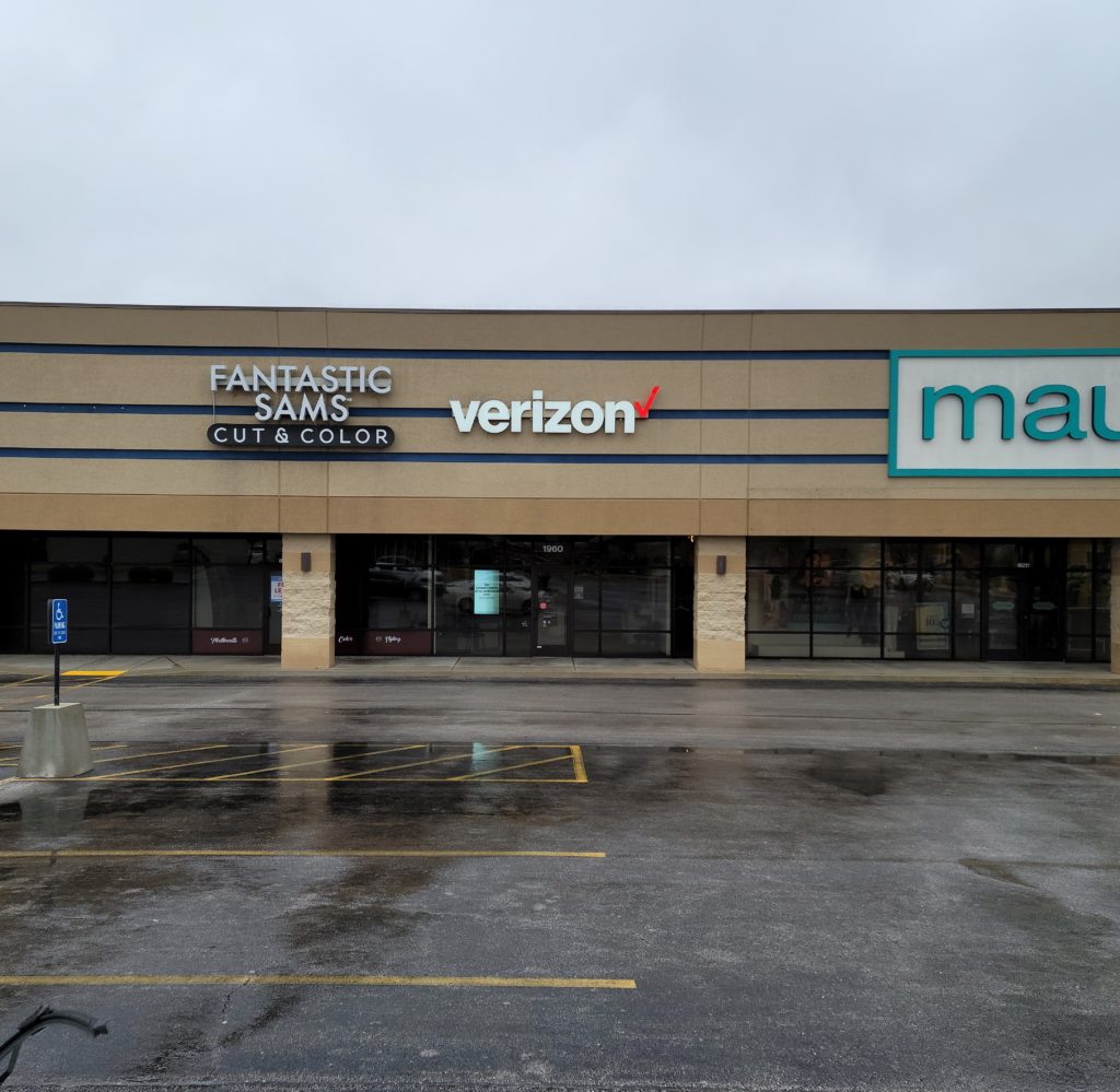 Exterior of Victra Verizon Authorized Retail Store in Ozark, MO.