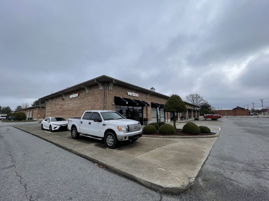 Exterior of Victra Verizon Authorized Retail Store in Elizabeth City Ehringhaus, NC.