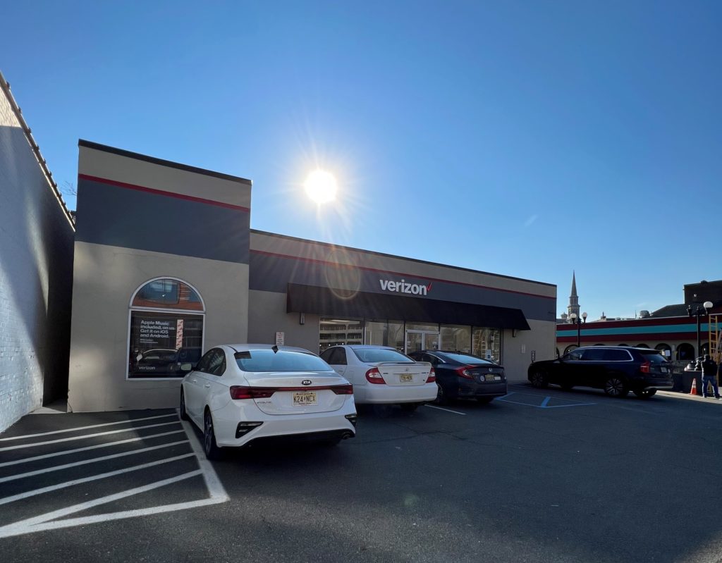 Exterior of Victra Verizon Authorized Retail Store in Morristown, NJ.