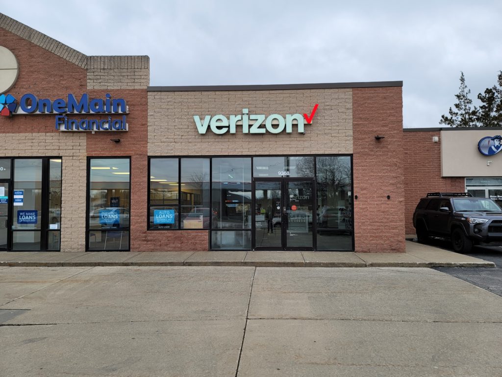 Exterior of Victra Verizon Authorized Retail Store in Mentor, OH.
