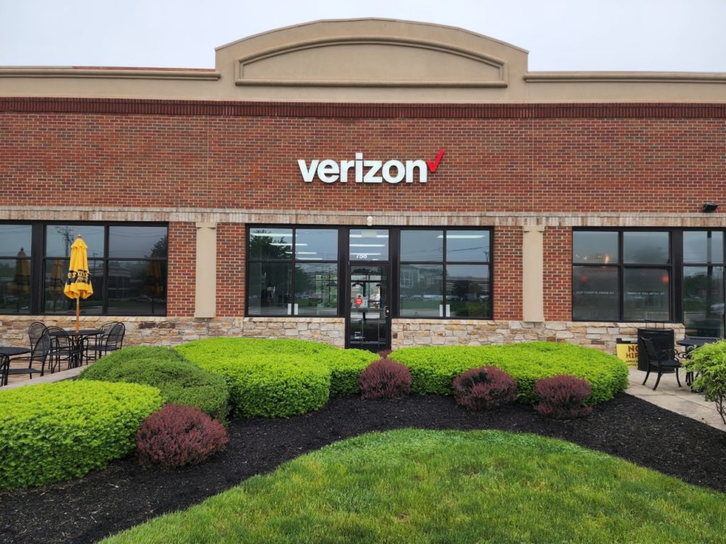 Exterior of Victra Verizon Authorized Retail Store in Springboro, OH.