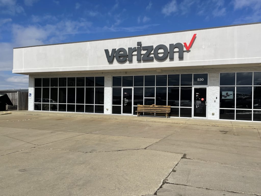 Exterior of Victra Verizon Authorized Retail Store in Sugarcreek, OH.