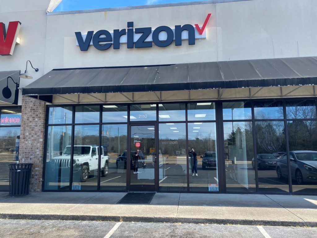 Exterior of Victra Verizon Authorized Retail Store in Camden, TN.