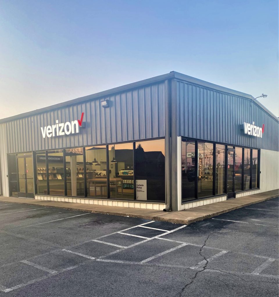 Exterior of Victra Verizon Authorized Retail Store in Lawrenceburg, TN.