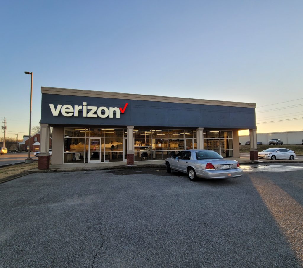 Exterior of Victra Verizon Authorized Retail Store in Martin, TN.