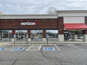 Exterior of Victra Verizon Authorized Retail Store in Richmond - Forest Hills, VA.