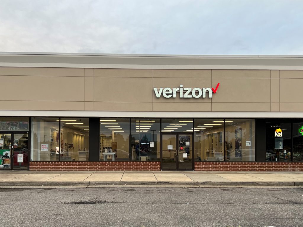 Exterior of Victra Verizon Authorized Retail Store in Richmond Laburnum, VA.