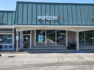 Exterior of Victra Verizon Authorized Retail Store in Essex Junction, VT.