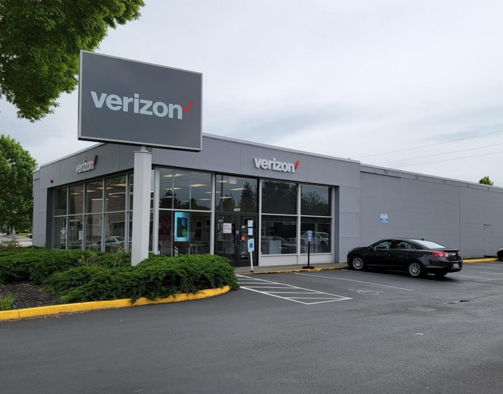 Exterior of Victra Verizon Authorized Retail Store in Lacey Pacific, WA.