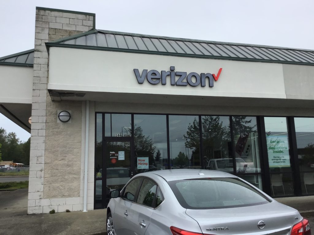 Exterior of Victra Verizon Authorized Retail Store in Shelton, WA.