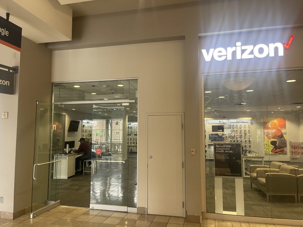 Exterior of Victra Verizon Authorized Retail Store in Spokane River Park Mall, WA.