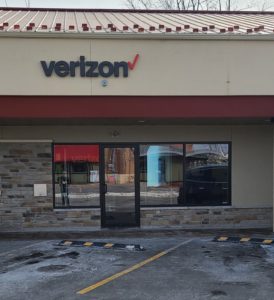 Exterior of Victra Verizon Authorized Retail Store in Baraboo Lake Delton, WI.