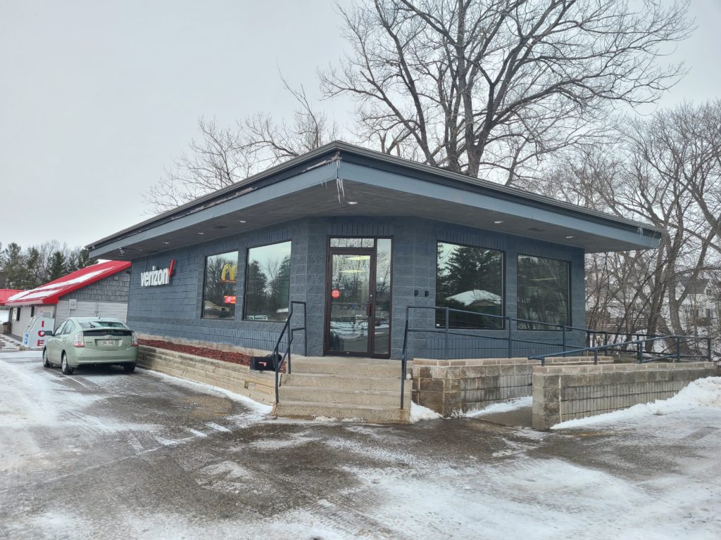 Exterior of Victra Verizon Authorized Retail Store in New Richmond, WI.