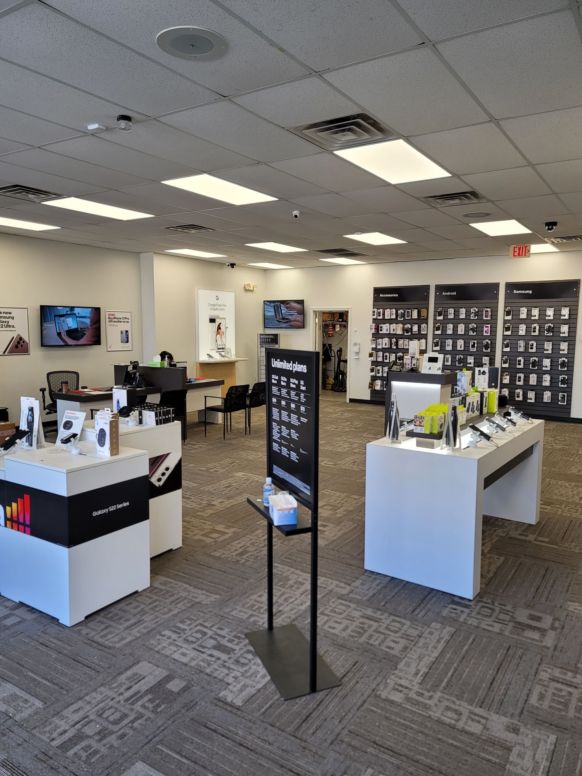 Lake Hiawatha New Jersey Verizon Store   4 NJ Lake Hiawatha Full View 1 