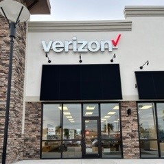 Exterior of Victra Verizon Authorized Retail Store in Daphne Commons, AL.