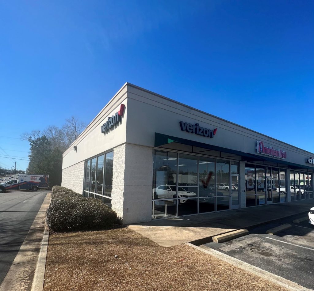 Exterior of Victra Verizon Authorized Retail Store in Opelika, AL.