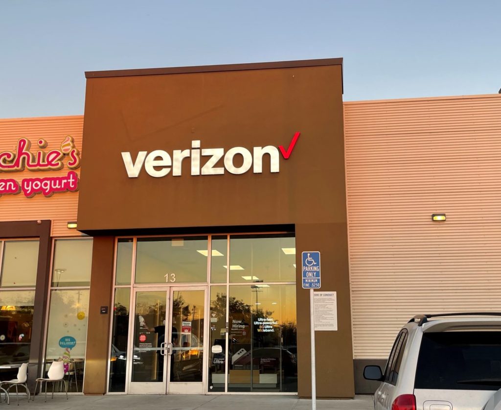 Exterior view of West Covina, California Victra Verizon