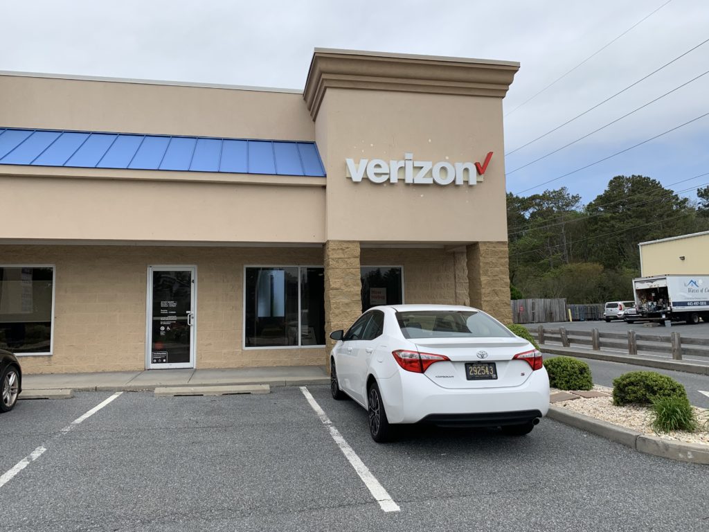 Exterior of Victra Verizon Authorized Retail Store in Bethany Beach, DE.