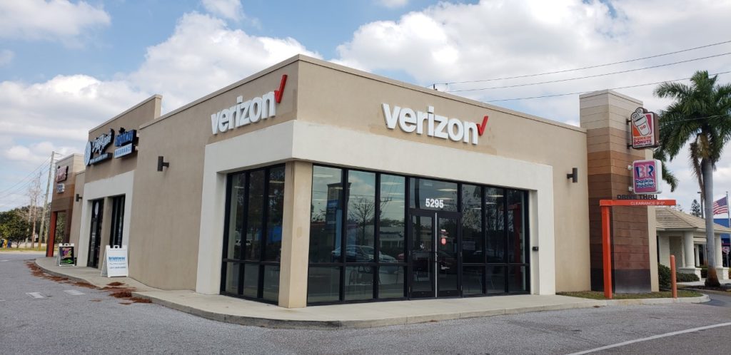 Exterior of Victra Verizon Authorized Retail Store in Bradenton, FL.