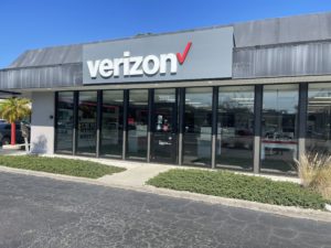 Exterior of Victra Verizon Authorized Retail Store in Sarasota Clark, FL.
